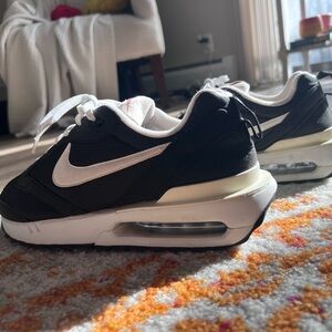 Nike Black and White Men's Shoes